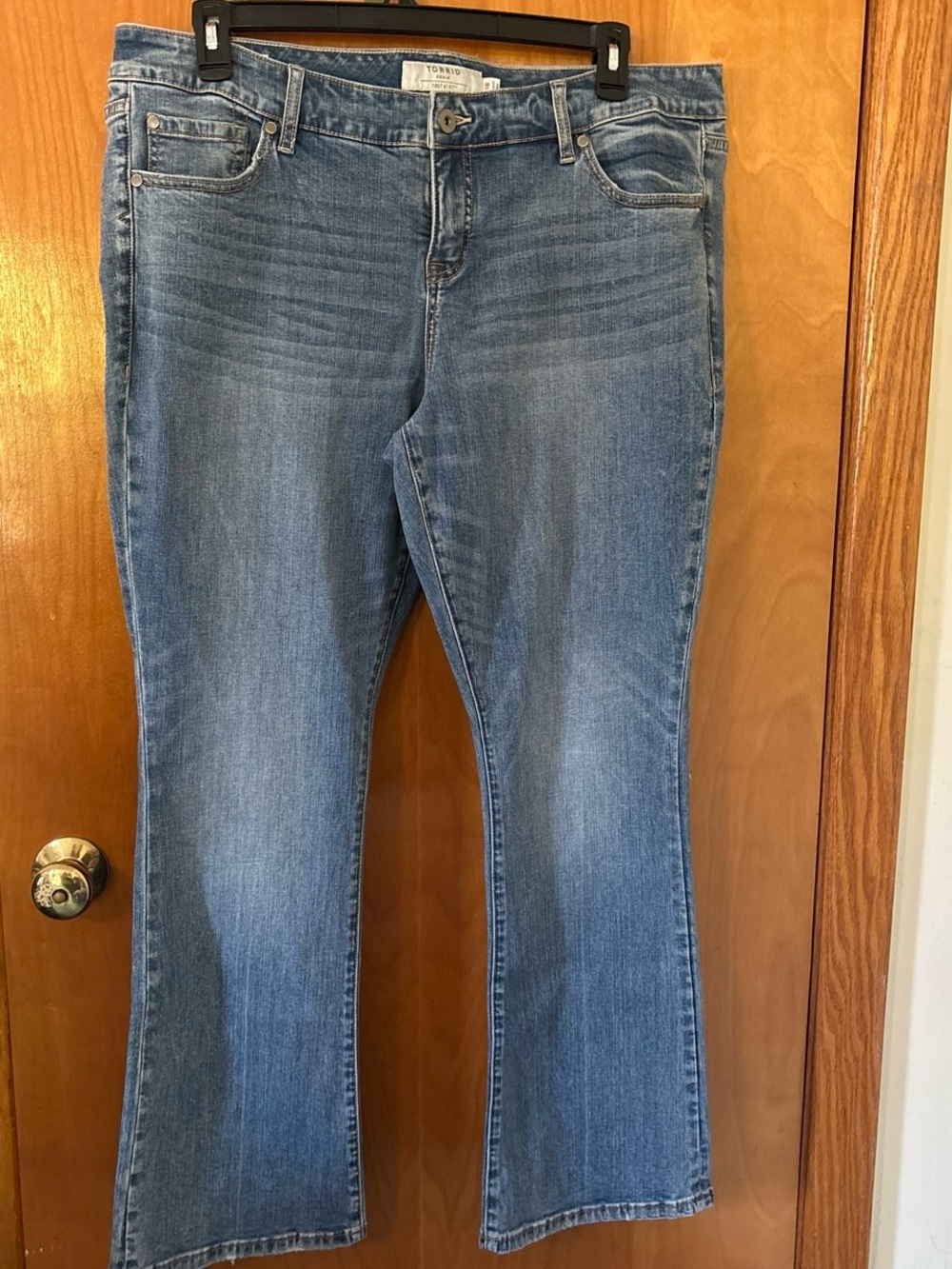 Torrid Slim Bootcut Jeans in Medium Blue